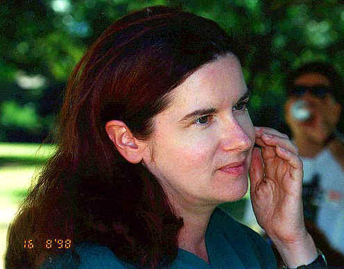 picnic_carol_mills_closeup.JPG (54939 bytes)