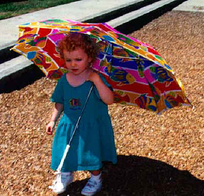 picnic_danielle_w_umbrella.JPG (76099 bytes)