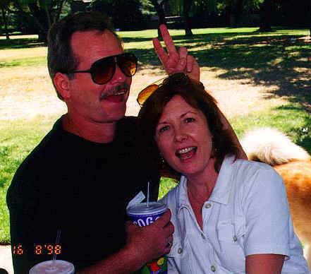 picnic_terri_smith_and_husband.JPG (53359 bytes)